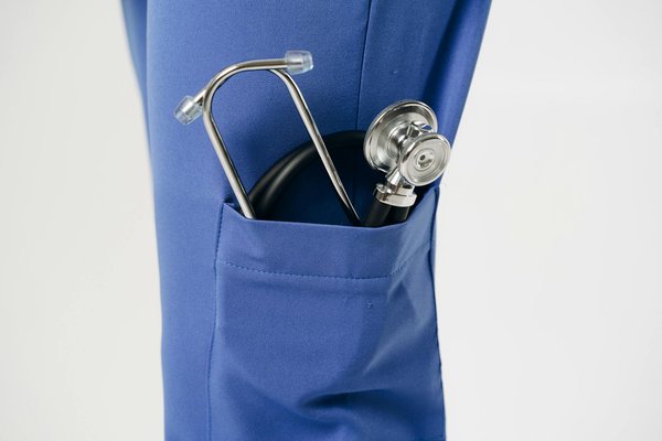 Ateliers de Cuisine : Une Approche Savoureuse pour les Seniors Apprenant des Recettes Équilibrées